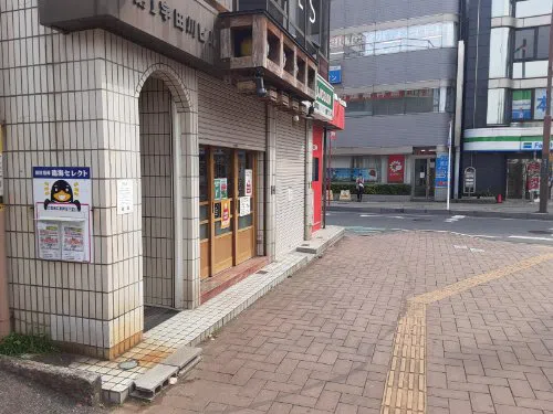 こちらから階段を３Fにのぼってください。