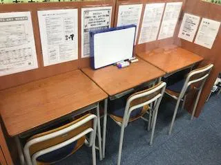 講師1人につき生徒さん2人の授業を行っています。