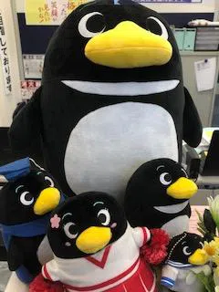 教室の入り口ではたくさんのりんぺんが皆さんを待っています！！