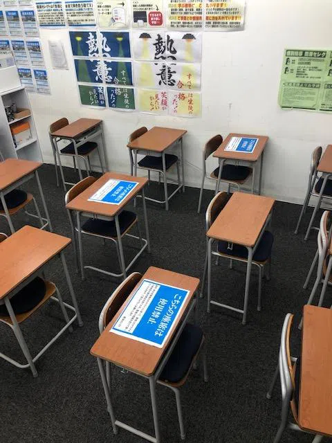 通塾生無料で実施している勉強大会では、演習形式でテスト対策を進めていくこともあります。 普段は自習スペースとしてもご利用いただけます。