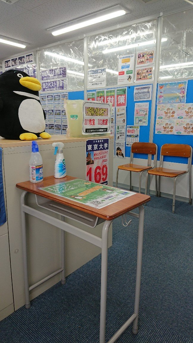 入り口カウンター。生徒、セレクト1日の学びの始まりはここから