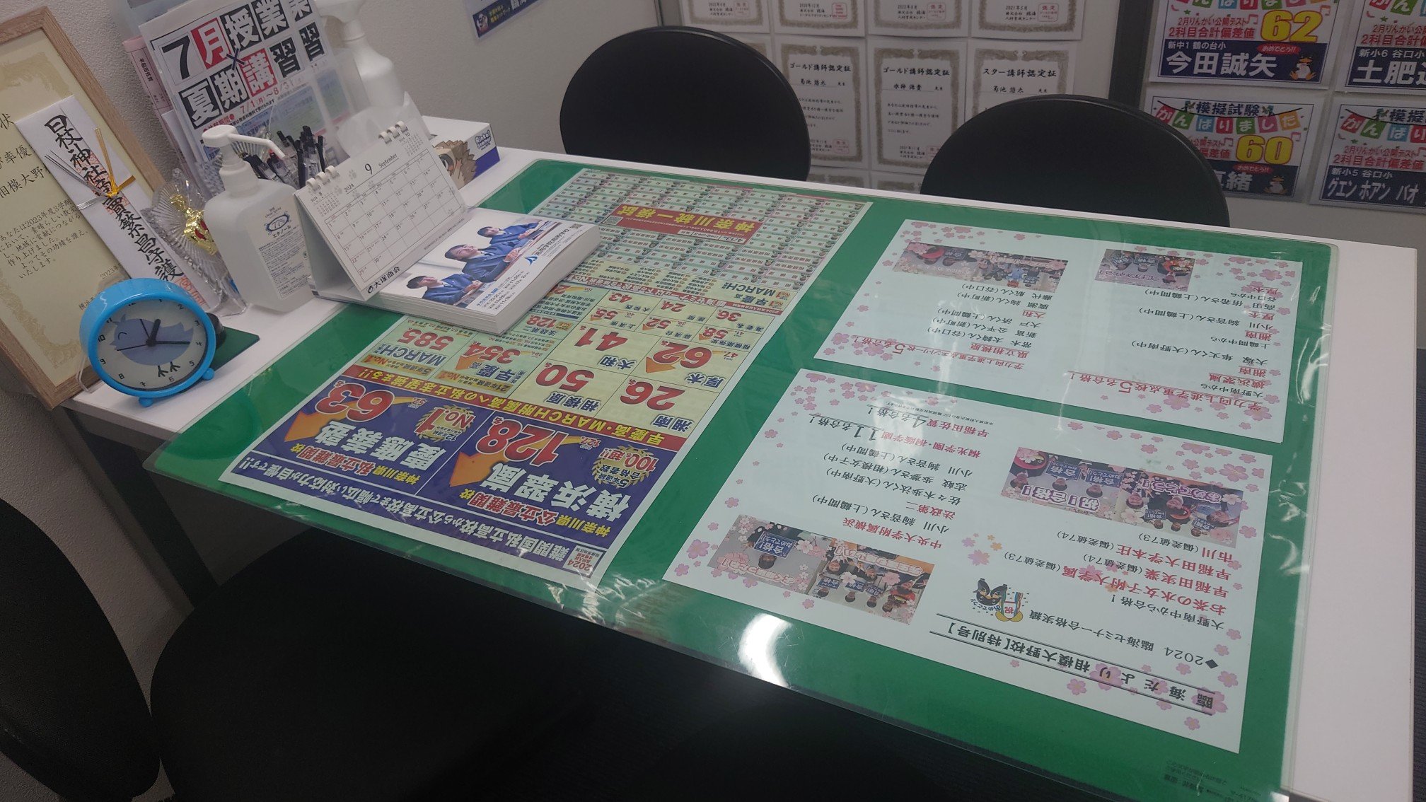 定期的に進路・学習相談を保護者の方や生徒本人と行います。