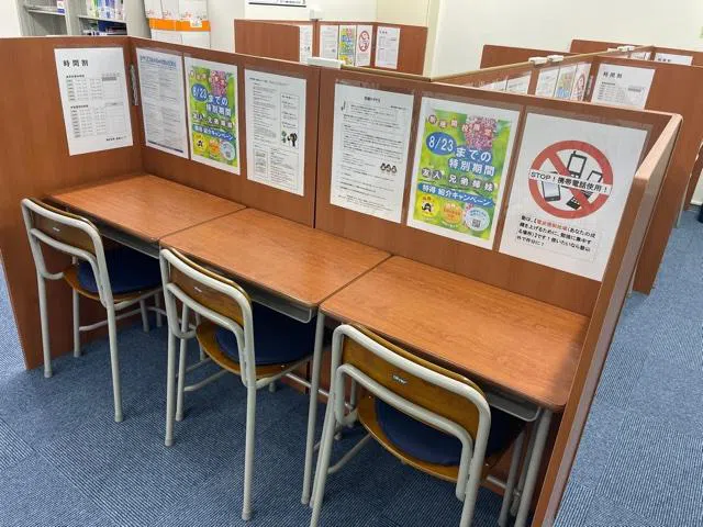 静かで勉強に集中できる環境が整っております。大学受験生も大歓迎です！