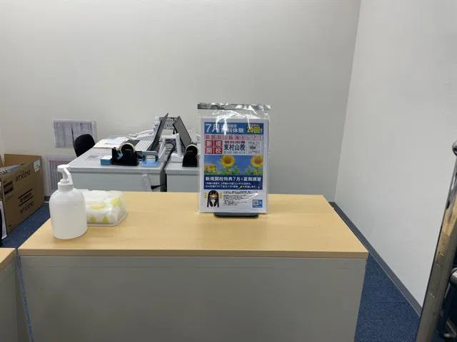 入口すぐの受け付けにて、お出迎えいたします！