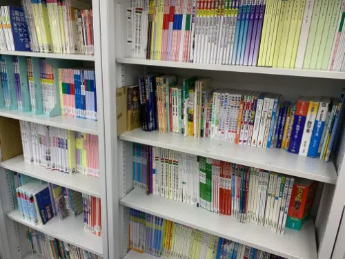 様々な教材を各人に合わせて使い分けます